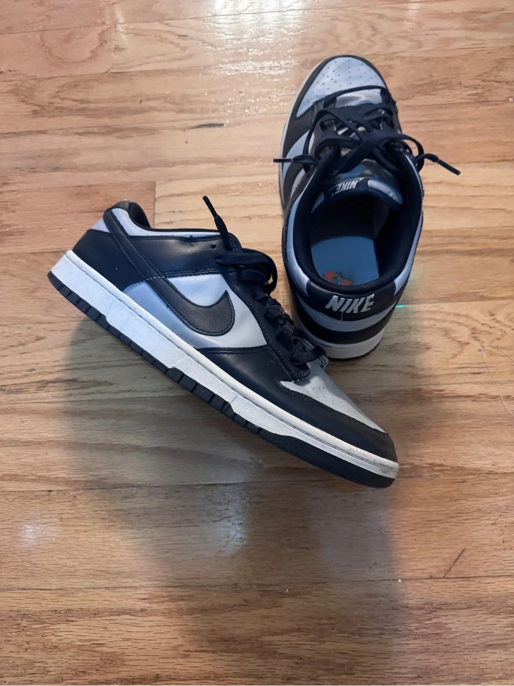 Nike Men’s Low-Top Sneakers in Navy and Light Blue